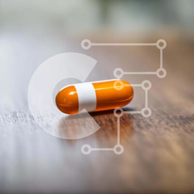 Intra Συλλεκτικό Ξύλινο Παζλ Plywood  4mm - Πορτοκαλί και λευκή ιατρική κάψουλα σε ξύλινο τραπέζι Σε Ξύλινο Κουτί - Διαστάσεις Puzzle: 10x10 cm – 25 κομμάτια - Image 1