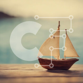 Intra Συλλεκτικό Ξύλινο Παζλ Plywood  4mm - Ξύλινο ιστιοφόρο σε μια αποβάθρα με βουνά στο φόντο Σε Ξύλινο Κουτί - Διαστάσεις Puzzle: 10x10 cm – 25 κομμάτια - Image 1