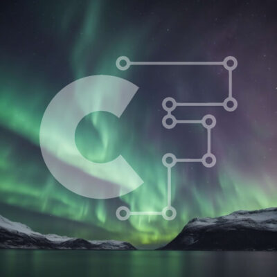 Intra Συλλεκτικό Ξύλινο Παζλ Plywood 4mm - Φωτεινό πράσινο Aurora Borealis πάνω από το χιονισμένο ορεινό τοπίο Σε Ξύλινο Κουτί - Διαστάσεις: 10x10 cm – 25 κομμάτια - Image 1