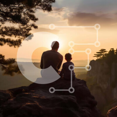 Intra Συλλεκτικό Ξύλινο Παζλ Plywood  4mm - Πατέρας και παιδί που απολαμβάνουν το ηλιοβασίλεμα στον βράχο Σε Ξύλινο Κουτί - Διαστάσεις: 10x10 cm – 25 κομμάτια - Image 1