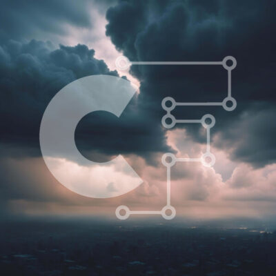 Intra Συλλεκτικό Ξύλινο Παζλ Plywood 4mm - Σκοτεινός συννεφιασμένος ουρανός και σύννεφα καταιγίδας πάνω από την πόλη με αεροπλάνο Σε Ξύλινο Κουτί - Διαστάσεις Puzzle: 10x10 cm – 25 κομμάτια - Image 1