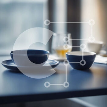 Intra Συλλεκτικό Ξύλινο Παζλ Plywood  4mm - Μπλε φλιτζάνι και πιατάκι στο τραπέζι με θέα στον ορίζοντα της πόλης Σε Ξύλινο Κουτί - Διαστάσεις Puzzle: 10x10 cm – 25 κομμάτια - Image 1