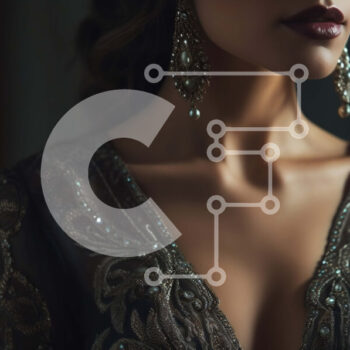 Intra Συλλεκτικό Ξύλινο Παζλ Plywood  4mm - Σοβαρή γυναίκα με μαύρο φόρεμα και σκουλαρίκια Σε Ξύλινο Κουτί - Διαστάσεις Puzzle: 10x10 cm – 25 κομμάτια - Image 1