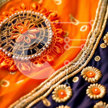 Intra Συλλεκτικό Ξύλινο Παζλ Plywood  4mm - Πολυτελές πορτοκαλί και χρυσό Sari με περίπλοκα κεντήματα και χάντρες Σε Ξύλινο Κουτί - Διαστάσεις Puzzle: 10x10 cm – 25 κομμάτια - Image 1