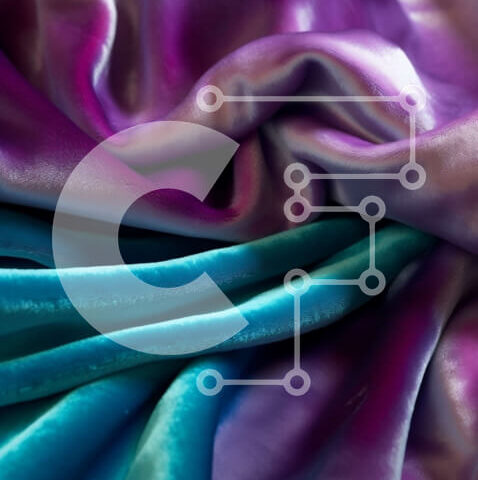 Intra Συλλεκτικό Ξύλινο Παζλ Plywood  4mm - Κομψή και εκλεπτυσμένη κινηματογράφηση σε πρώτο πλάνο από μοβ και μπλε μεταξωτό ύφασμα Σε Ξύλινο Κουτί - Διαστάσεις Puzzle: 10x10 cm – 25 κομμάτια - Image 1