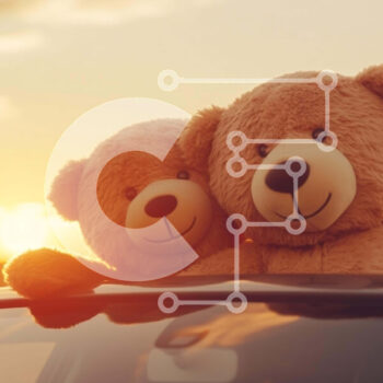Intra Συλλεκτικό Ξύλινο Παζλ Plywood  4mm - Teddy Bears αγκαλιάζονται στη στέγη αυτοκινήτου στο ηλιοβασίλεμα Σε Ξύλινο Κουτί - Διαστάσεις Puzzle: 10x10 cm – 25 κομμάτια - Image 1