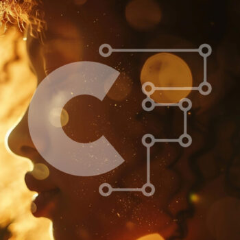 Intra Συλλεκτικό Ξύλινο Παζλ Plywood  4mm - Γυναίκα με σγουρά μαλλιά που στέκεται στο φως του ήλιου Σε Ξύλινο Κουτί - Διαστάσεις Puzzle: 10x10 cm – 25 κομμάτια - Image 1