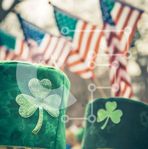 Intra Συλλεκτικό Ξύλινο Παζλ Plywood 4mm - Γιορτή του Αγίου Πατρικίου με καπέλα τριφύλλι και αμερικανικές σημαίες Σε Ξύλινο Κουτί - Διαστάσεις: 10x10 cm – 25 κομμάτια - Image 1