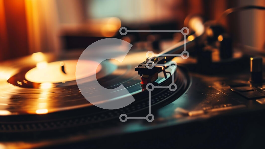 Intra Συλλεκτικό Ξύλινο Παζλ Plywood  4mm - Κοντινό πλάνο ενός παλιού πικάπ για να ακούτε μουσική Σε Ξύλινο Κουτί - Διαστάσεις: 10x10 cm – 25 κομμάτια