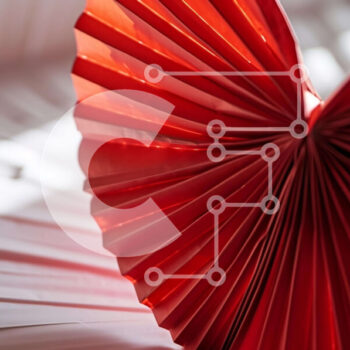 Intra Συλλεκτικό Ξύλινο Παζλ Plywood  4mm - Γλυπτό από χαρτί Origami σε σχήμα καρδιάς σε λευκό φόντο Σε Ξύλινο Κουτί - Διαστάσεις Puzzle: 10x10 cm – 25 κομμάτια - Image 1