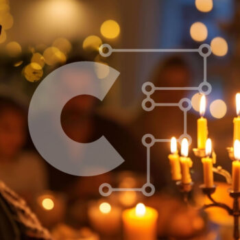 Intra Συλλεκτικό Ξύλινο Παζλ Plywood  4mm - Άνδρας που γιορτάζει τις διακοπές σε ένα τραπέζι με αναμμένα κεριά Σε Ξύλινο Κουτί - Διαστάσεις: 10x10 cm – 25 κομμάτια - Image 1