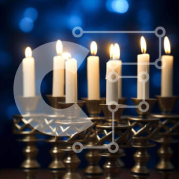 Intra Συλλεκτικό Ξύλινο Παζλ Plywood  4mm - Ομάδα αναμμένων κεριών Menorah σε αφηρημένο μπλε φόντο Σε Ξύλινο Κουτί - Διαστάσεις Puzzle: 10x10 cm – 25 κομμάτια - Image 1