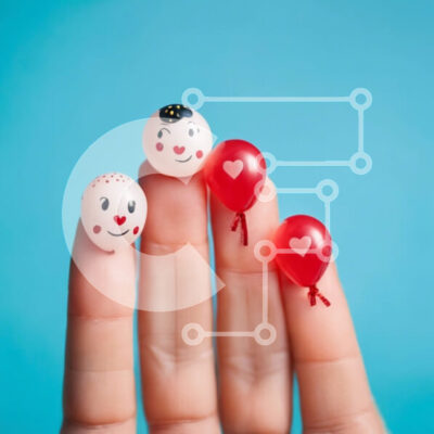 Intra Συλλεκτικό Ξύλινο Παζλ Plywood  4mm - Χέρι που κρατά πολύχρωμα μπαλόνια για πάρτι ή γιορτή Σε Ξύλινο Κουτί - Διαστάσεις Puzzle: 10x10 cm – 25 κομμάτια - Image 1