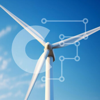 Intra Συλλεκτικό Ξύλινο Παζλ Plywood  4mm - Λευκή ανεμογεννήτρια ενάντια στο μπλε ουρανό και τα σύννεφα Σε Ξύλινο Κουτί - Διαστάσεις Puzzle: 10x10 cm – 25 κομμάτια - Image 1