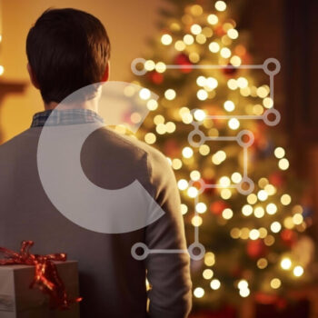 Intra Συλλεκτικό Ξύλινο Παζλ Plywood  4mm - Άνθρωπος με χριστουγεννιάτικο δέντρο και τζάκι Σε Ξύλινο Κουτί - Διαστάσεις: 10x10 cm – 25 κομμάτια - Image 1