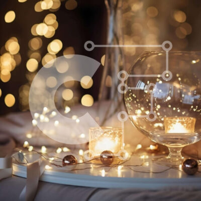 Intra Συλλεκτικό Ξύλινο Παζλ Plywood 4mm - Γιορτινό γυάλινο μπολ με κεριά και στολίδια σε στολισμένο τραπέζι Σε Ξύλινο Κουτί - Διαστάσεις: 10x10 cm – 25 κομμάτια - Image 1