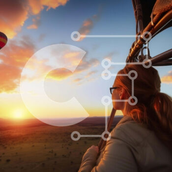 Intra Συλλεκτικό Ξύλινο Παζλ Plywood  4mm - Γυναίκα με αερόστατο που παρακολουθεί το ηλιοβασίλεμα Σε Ξύλινο Κουτί - Διαστάσεις Puzzle: 10x10 cm – 25 κομμάτια - Image 1