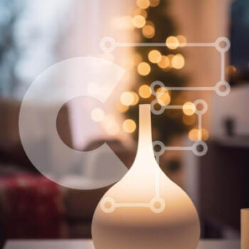 Intra Συλλεκτικό Ξύλινο Παζλ Plywood  4mm - Λευκό βάζο σε τραπεζάκι σαλονιού με χριστουγεννιάτικο δέντρο Σε Ξύλινο Κουτί - Διαστάσεις Puzzle: 10x10 cm – 25 κομμάτια - Image 1