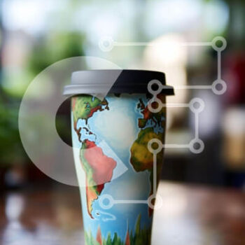 Intra Συλλεκτικό Ξύλινο Παζλ Plywood  4mm - Παγκόσμιος χάρτης Διακοσμημένο φλιτζάνι καφέ σε ξύλινο τραπέζι Σε Ξύλινο Κουτί - Διαστάσεις Puzzle: 10x10 cm – 25 κομμάτια - Image 1