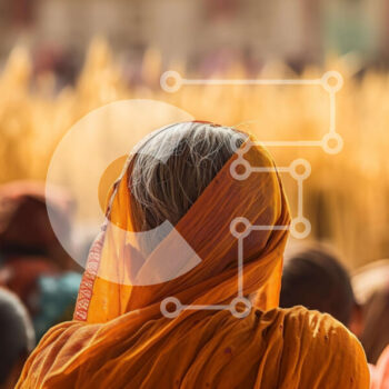 Intra Συλλεκτικό Ξύλινο Παζλ Plywood  4mm - Ομάδα ανθρώπων που φορούν πορτοκαλί κασκόλ σε μια θρησκευτική τελετή Σε Ξύλινο Κουτί - Διαστάσεις Puzzle: 10x10 cm – 25 κομμάτια - Image 1