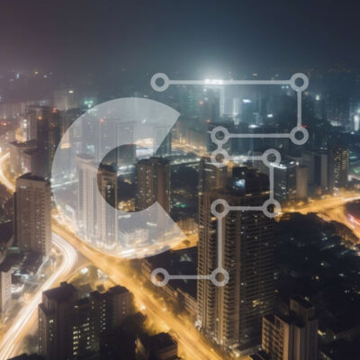 Intra Συλλεκτικό Ξύλινο Παζλ Plywood  4mm - Ζωντανός νυχτερινός ορίζοντας της πόλης με μοντέρνα κτήρια και ορεινή σιλουέτα Σε Ξύλινο Κουτί - Διαστάσεις Puzzle: 10x10 cm – 25 κομμάτια - Image 1