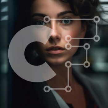 Intra Συλλεκτικό Ξύλινο Παζλ Plywood  4mm - Σοβαρή επιχειρηματίας με κοστούμι και γραβάτα που κοιτάζει την κάμερα Σε Ξύλινο Κουτί - Διαστάσεις Puzzle: 10x10 cm – 25 κομμάτια - Image 1