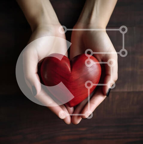 Intra Συλλεκτικό Ξύλινο Παζλ Plywood 4mm - Δύο γυναίκες που κρατούν την κόκκινη καρδιά στα χέρια τους Σε Ξύλινο Κουτί - Διαστάσεις Puzzle: 10x10 cm – 25 κομμάτια - Image 1