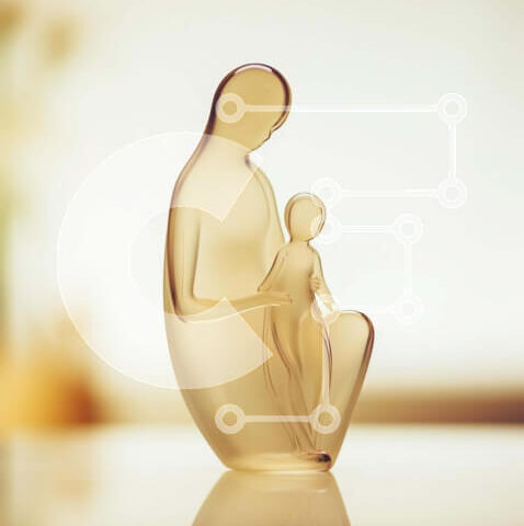 Intra Συλλεκτικό Ξύλινο Παζλ Plywood  4mm - Καθαρό ειδώλιο μητέρας και παιδιού σε θρησκευτικό συμβολισμό Σε Ξύλινο Κουτί - Διαστάσεις Puzzle: 10x10 cm – 25 κομμάτια - Image 1