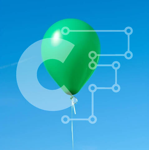 Intra Συλλεκτικό Ξύλινο Παζλ Plywood 4mm - Πράσινο μπαλόνι στον ουρανό με ανθρώπους Σε Ξύλινο Κουτί - Διαστάσεις Puzzle: 10x10 cm – 25 κομμάτια - Image 1