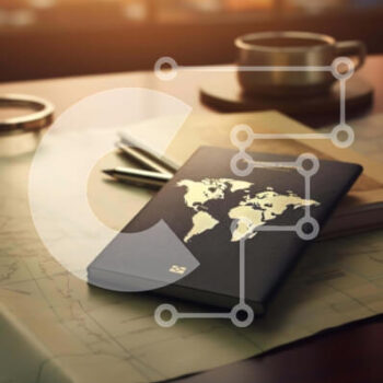 Intra Συλλεκτικό Ξύλινο Παζλ Plywood  4mm - Διαβατήριο, φλιτζάνι καφέ, χάρτης και στυλό στο ανοιχτό βιβλίο Σε Ξύλινο Κουτί - Διαστάσεις Puzzle: 10x10 cm – 25 κομμάτια - Image 1