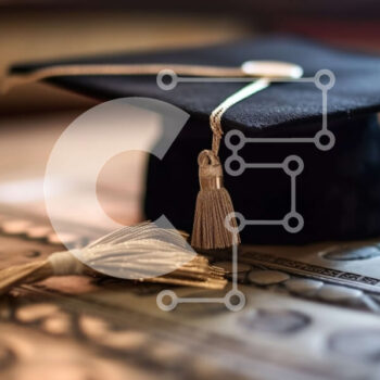 Intra Συλλεκτικό Ξύλινο Παζλ Plywood  4mm - Καπάκι αποφοίτησης με τη φούντα στον ξύλινο πίνακα - Φωτογραφία Αρχείου Εκπαίδευσης Σε Ξύλινο Κουτί - Διαστάσεις Puzzle: 10x10 cm – 25 κομμάτια - Image 1