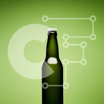 Intra Συλλεκτικό Ξύλινο Παζλ Plywood  4mm - Άδειο μπουκάλι μπύρας στο πράσινο τραπέζι Σε Ξύλινο Κουτί - Διαστάσεις: 10x10 cm – 25 κομμάτια - Image 1