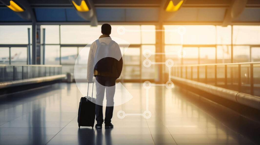 Intra Συλλεκτικό Ξύλινο Παζλ Plywood  4mm - Άτομο που περπατά μέσω του τερματικού σταθμού αεροδρομίου με τη βαλίτσα Σε Ξύλινο Κουτί - Διαστάσεις Puzzle: 10x10 cm – 25 κομμάτια