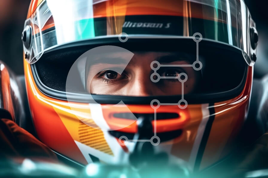 Intra Συλλεκτικό Ξύλινο Παζλ Plywood  4mm - Κοντινή εικόνα του οδηγού της Formula 1 με κράνος με λογότυπο ομάδας Σε Ξύλινο Κουτί - Διαστάσεις Puzzle: 10x10 cm – 25 κομμάτια