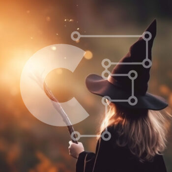 Intra Συλλεκτικό Ξύλινο Παζλ Plywood  4mm - Νεαρό κορίτσι με κοστούμι μάγισσας με ραβδί μπροστά από τη φωτιά Σε Ξύλινο Κουτί - Διαστάσεις Puzzle: 10x10 cm – 25 κομμάτια - Image 1