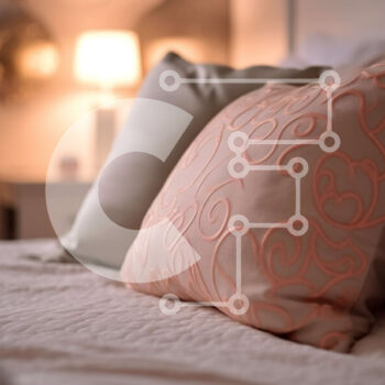 Intra Συλλεκτικό Ξύλινο Παζλ Plywood  4mm - Άνετο υπνοδωμάτιο με λευκά ανακουφιστικά και λουλουδάτα μαξιλάρια Σε Ξύλινο Κουτί - Διαστάσεις Puzzle: 10x10 cm – 25 κομμάτια - Image 1