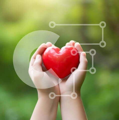 Intra Συλλεκτικό Ξύλινο Παζλ Plywood 4mm - Παιδί που κρατά κόκκινη καρδιά με φόντο πράσινο φύλλωμα Σε Ξύλινο Κουτί - Διαστάσεις Puzzle: 10x10 cm – 25 κομμάτια - Image 1