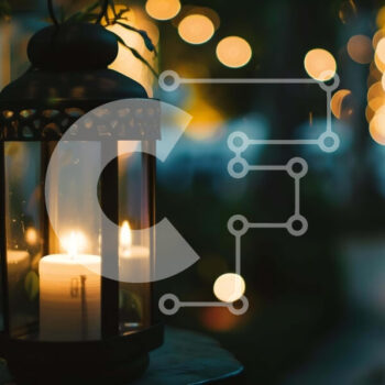 Intra Συλλεκτικό Ξύλινο Παζλ Plywood  4mm - Φανάρι υπό το φως των κεριών σε υπαίθριο τραπέζι το βράδυ Σε Ξύλινο Κουτί - Διαστάσεις Puzzle: 10x10 cm – 25 κομμάτια - Image 1