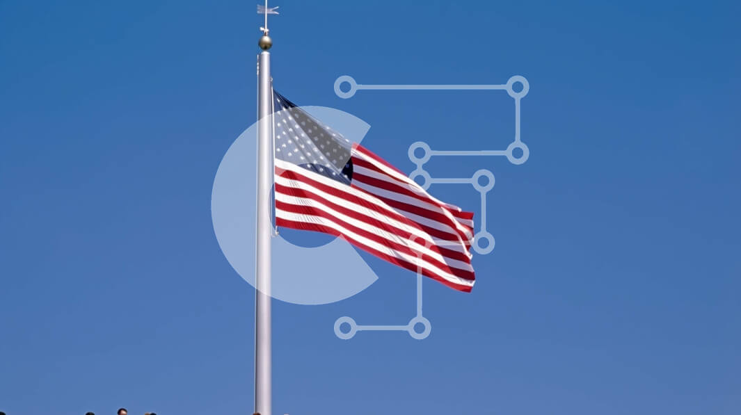 Intra Συλλεκτικό Ξύλινο Παζλ Plywood  4mm - Ομάδα ανθρώπων με αμερικανική σημαία στο παρασκήνιο Σε Ξύλινο Κουτί - Διαστάσεις Puzzle: 10x10 cm – 25 κομμάτια