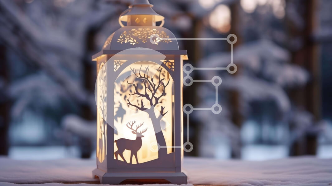 Intra Συλλεκτικό Ξύλινο Παζλ Plywood  4mm - Λευκό φανάρι με φωτισμένη σιλουέτα ελαφιού στο χιονισμένο δάσος Σε Ξύλινο Κουτί - Διαστάσεις Puzzle: 10x10 cm – 25 κομμάτια