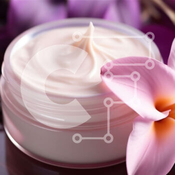 Intra Συλλεκτικό Ξύλινο Παζλ Plywood  4mm - Όμορφο λευκό βάζο με ροζ λουλούδι Plumeria και κρέμα Σε Ξύλινο Κουτί - Διαστάσεις Puzzle: 10x10 cm – 25 κομμάτια - Image 1