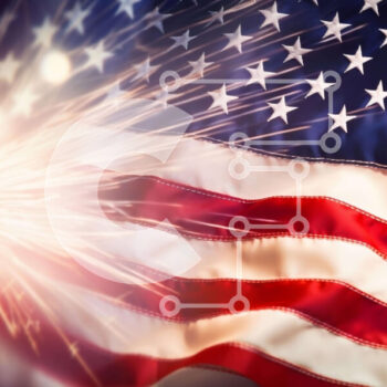 Intra Συλλεκτικό Ξύλινο Παζλ Plywood  4mm - Αμερικανική σημαία με πυροτεχνήματα και βεγγαλικά Σε Ξύλινο Κουτί - Διαστάσεις: 10x10 cm – 25 κομμάτια - Image 1