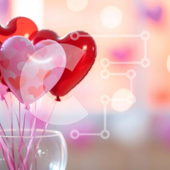 Intra Συλλεκτικό Ξύλινο Παζλ Plywood  4mm - Μπαλόνια σε σχήμα καρδιάς σε γυάλινο βάζο για την ημέρα του Αγίου Βαλεντίνου Σε Ξύλινο Κουτί - Διαστάσεις Puzzle: 10x10 cm – 25 κομμάτια - Image 1