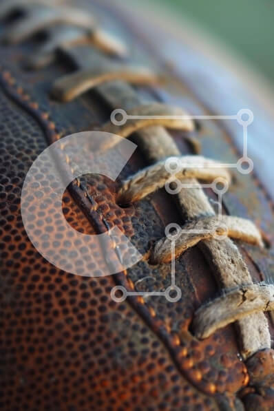 Intra Συλλεκτικό Ξύλινο Παζλ Plywood  4mm - Παλιό, φθαρμένο ποδόσφαιρο από κοντά Σε Ξύλινο Κουτί - Διαστάσεις Puzzle: 10x10 cm – 25 κομμάτια