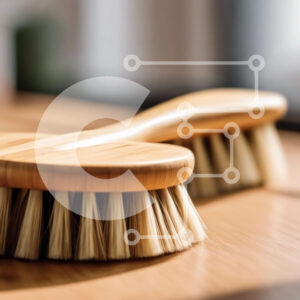 Intra Συλλεκτικό Ξύλινο Παζλ Plywood  4mm - Ξύλινη βούρτσα σε ημιτελές ξύλινο τραπέζι με φυτά στο φόντο Σε Ξύλινο Κουτί - Διαστάσεις: 10x10 cm – 25 κομμάτια