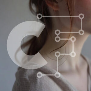 Intra Συλλεκτικό Ξύλινο Παζλ Plywood  4mm - Μυστηριώδης κοκκινομάλλα που κοιτάζει στην απόσταση Σε Ξύλινο Κουτί - Διαστάσεις Puzzle: 10x10 cm – 25 κομμάτια