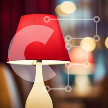 Intra Συλλεκτικό Ξύλινο Παζλ Plywood  4mm - Λευκό επιτραπέζιο φωτιστικό με κόκκινη σκιά σε ξύλινο τραπέζι Σε Ξύλινο Κουτί - Διαστάσεις Puzzle: 10x10 cm – 25 κομμάτια - Image 1