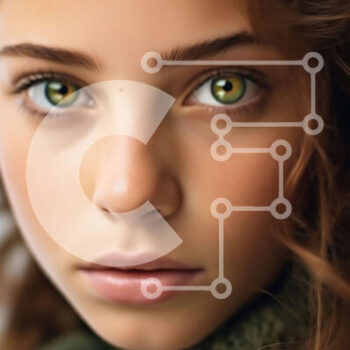 Intra Συλλεκτικό Ξύλινο Παζλ Plywood  4mm - Όμορφο πορτρέτο μιας γυναίκας με σγουρά μαλλιά και πράσινα μάτια Σε Ξύλινο Κουτί - Διαστάσεις Puzzle: 10x10 cm – 25 κομμάτια - Image 1