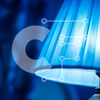 Intra Συλλεκτικό Ξύλινο Παζλ Plywood  4mm - Μπλε φωτιστικό στο τραπέζι δίπλα στην κουρτίνα Σε Ξύλινο Κουτί - Διαστάσεις Puzzle: 10x10 cm – 25 κομμάτια - Image 1