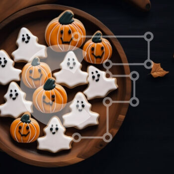 Intra Συλλεκτικό Ξύλινο Παζλ Plywood  4mm - Αποκριάτικα μπισκότα διακοσμημένα ως φαντάσματα και κολοκύθες Σε Ξύλινο Κουτί - Διαστάσεις: 10x10 cm – 25 κομμάτια - Image 1